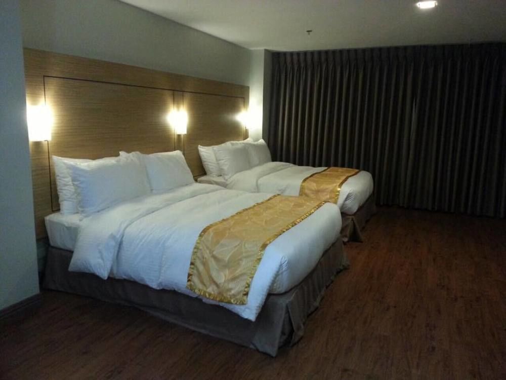 Vista Real Hotel Tagaytay City Exterior foto
