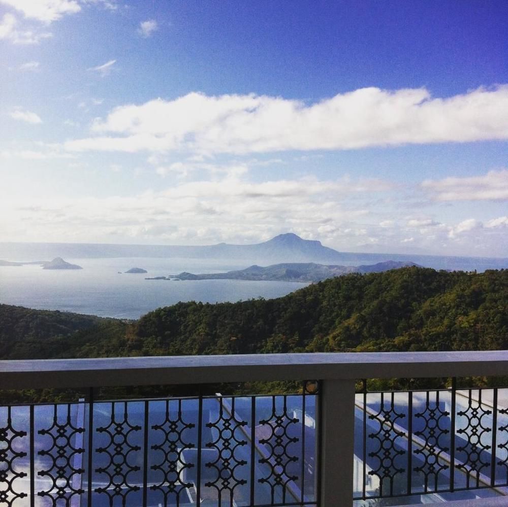 Vista Real Hotel Tagaytay City Exterior foto