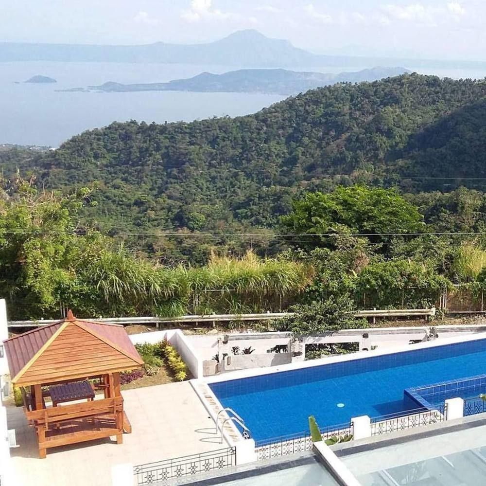Vista Real Hotel Tagaytay City Exterior foto