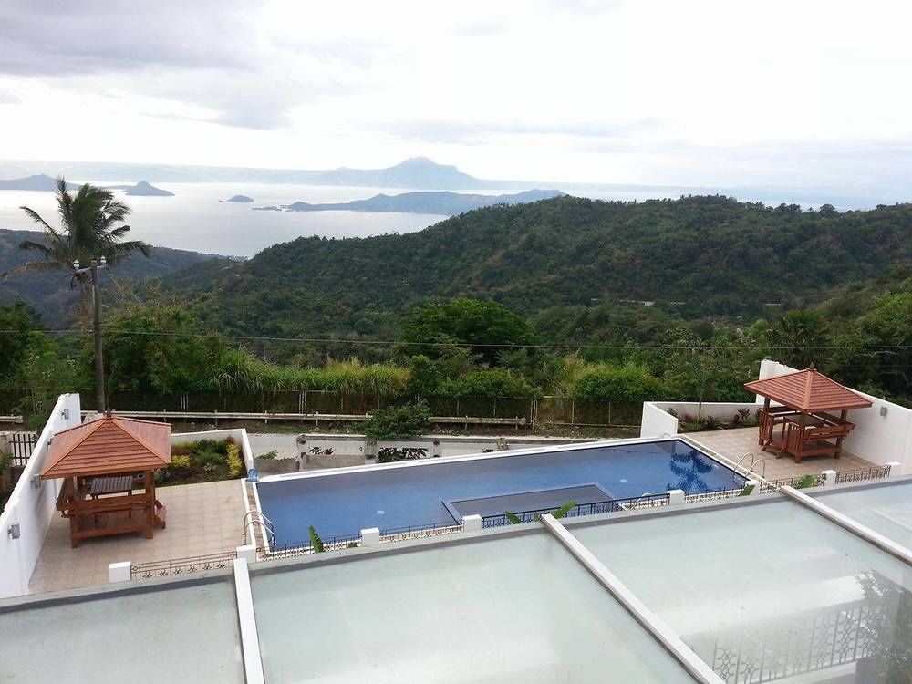 Vista Real Hotel Tagaytay City Exterior foto