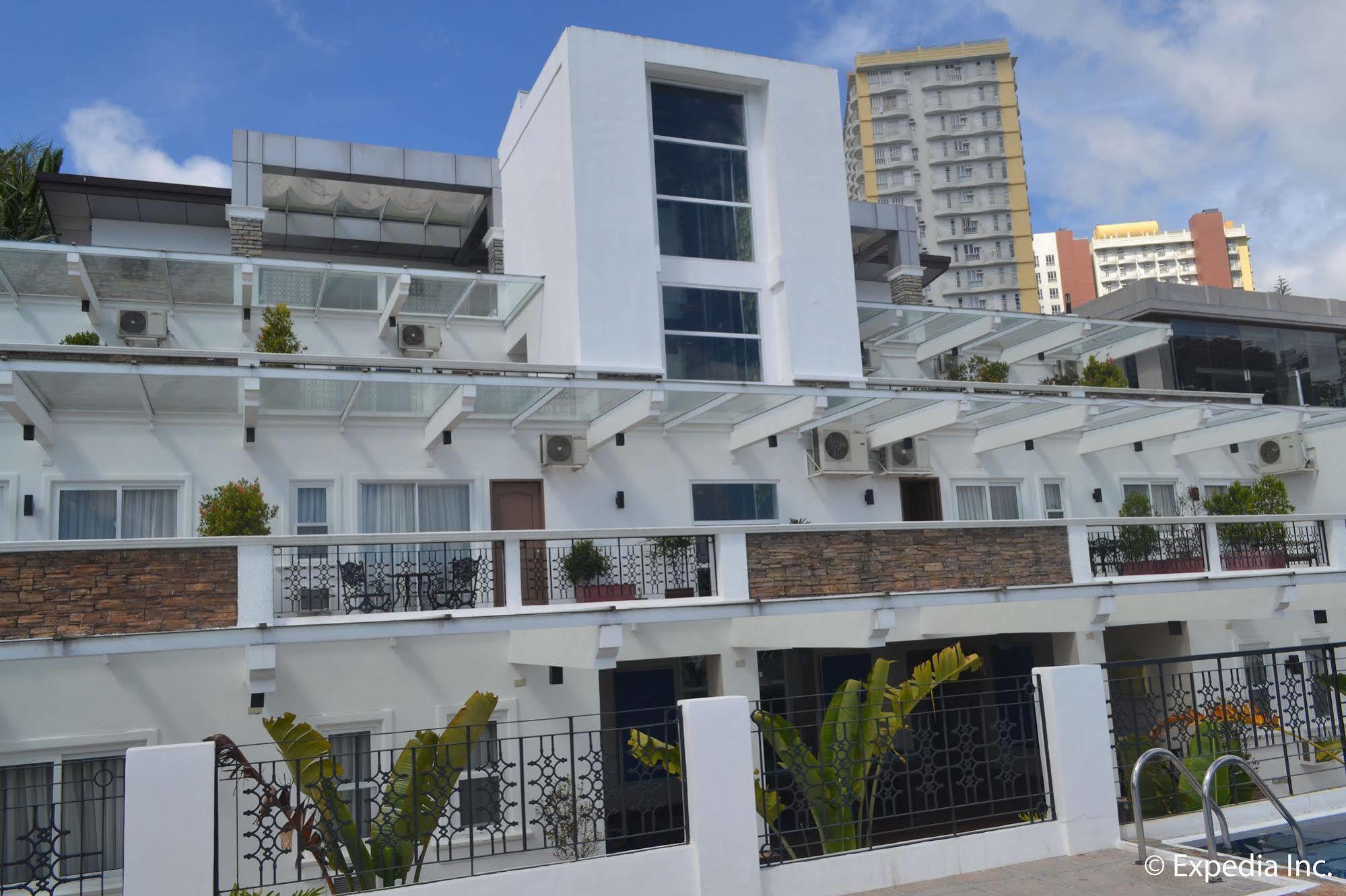 Vista Real Hotel Tagaytay City Exterior foto