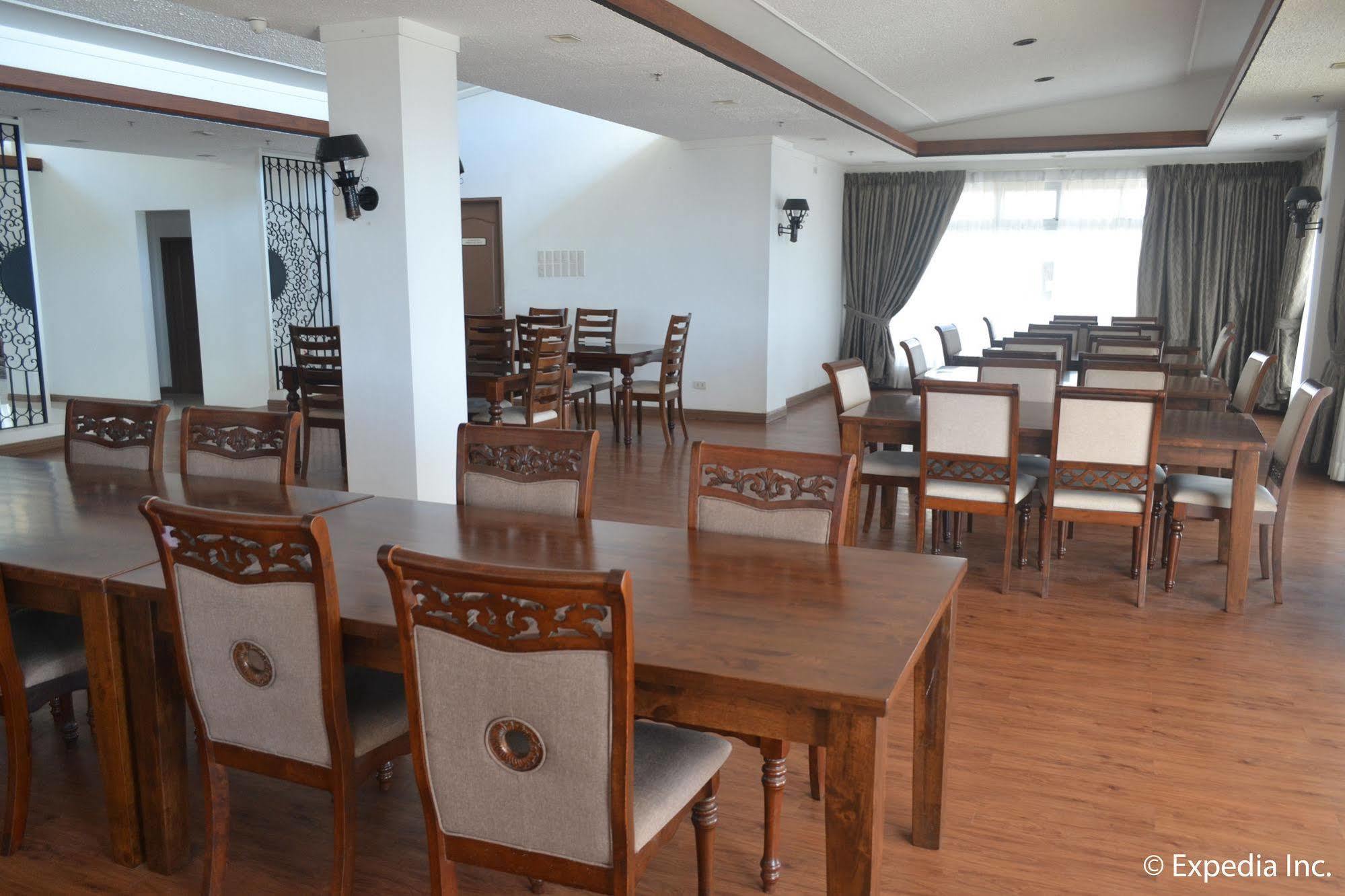 Vista Real Hotel Tagaytay City Exterior foto