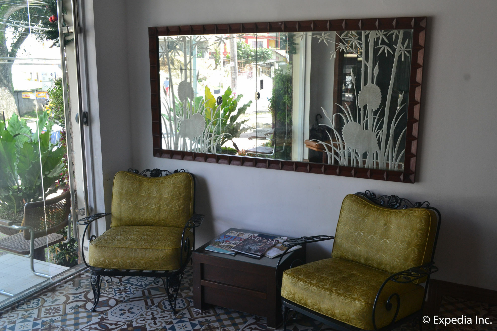 Vista Real Hotel Tagaytay City Exterior foto